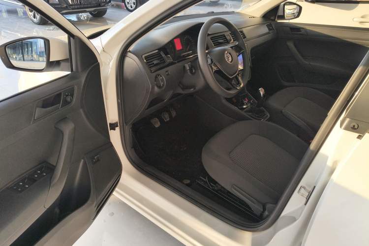 Used Volkswagen Santana 2016 1.6L Manual Fashion Edition
