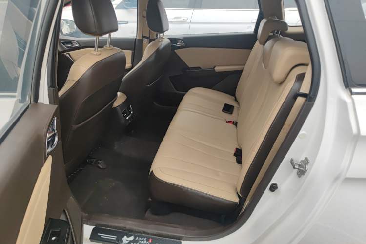 Used Baojun 310W 2017 1.5L Manual Fashion Model China V
