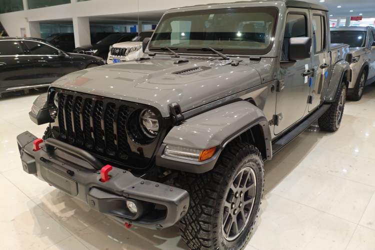 Used  Gladiator 2022 3.6L Pioneer Edition
