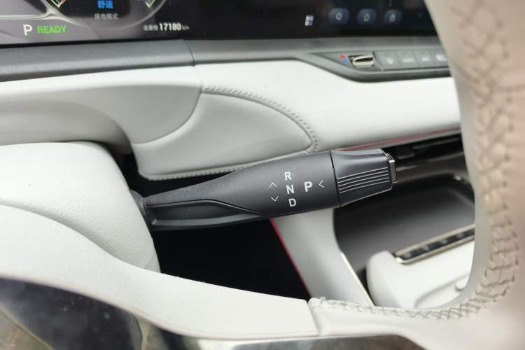 Used VOYAH FREE 2025 318 259 km All-Wheel-Drive Exploration Edition