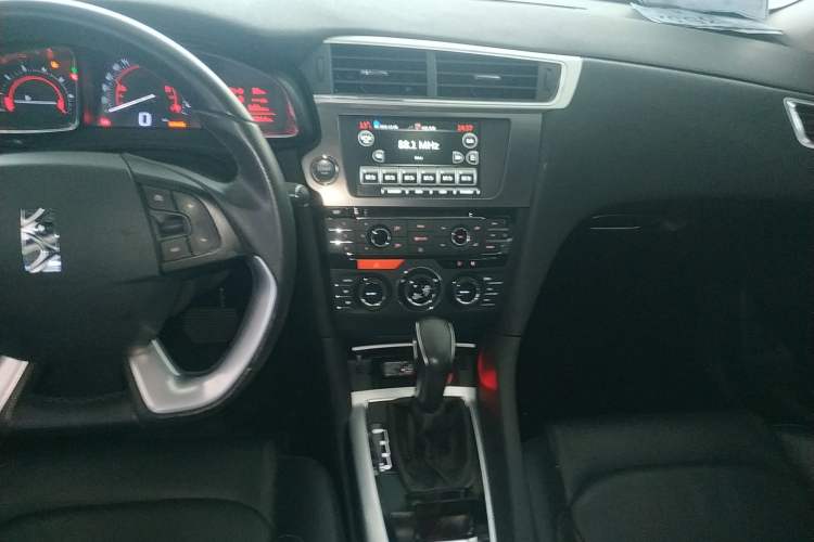 Used  6 2016 1.6T Luxury Edition THP160
