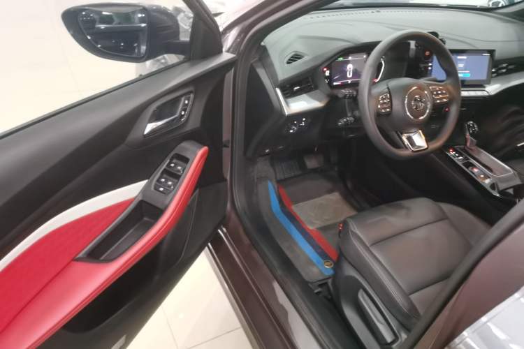 Used MG 5 2023 180 DVVT CVT Luxury Edition