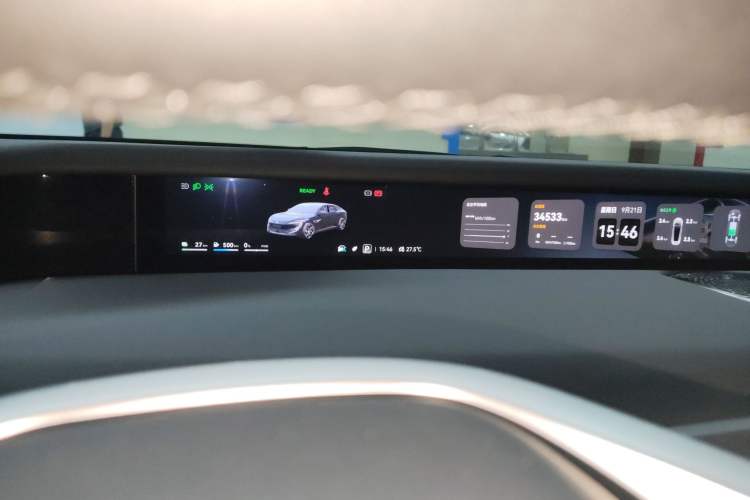 Used  12 2025 Max Extended-Range Edition
