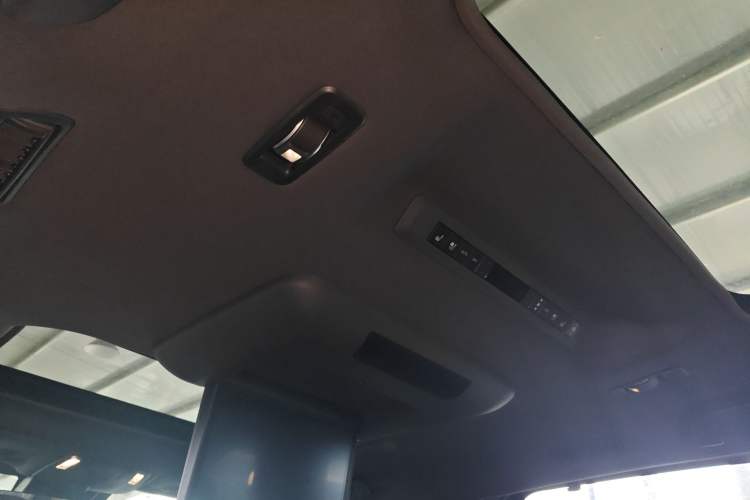 Used Toyota Sienna 2021 2.5L Hybrid Platinum Edition
