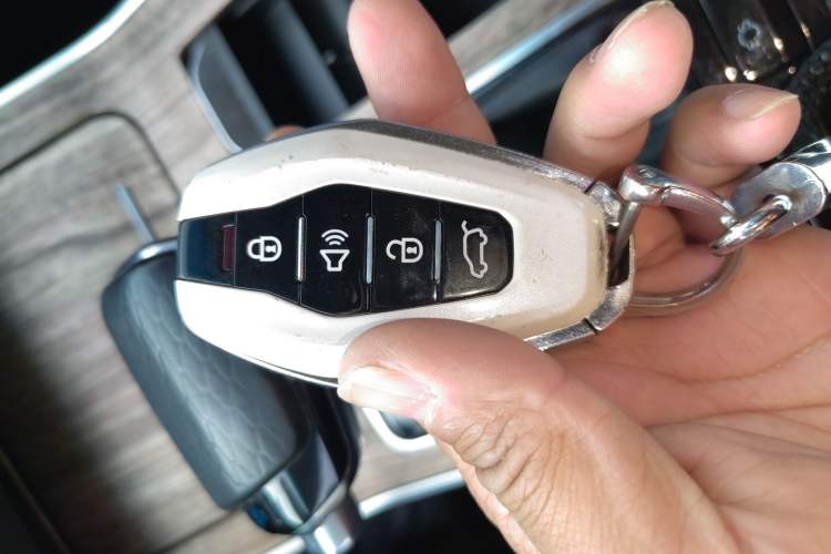 Used JETOUR X70 2020 1.5T DCT Comfort Edition 5-seater
