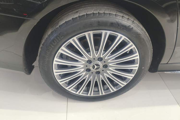 Used Mercedes-Benz E-Class 2023 Restyled E 300 L Sporty and Stylish Edition
