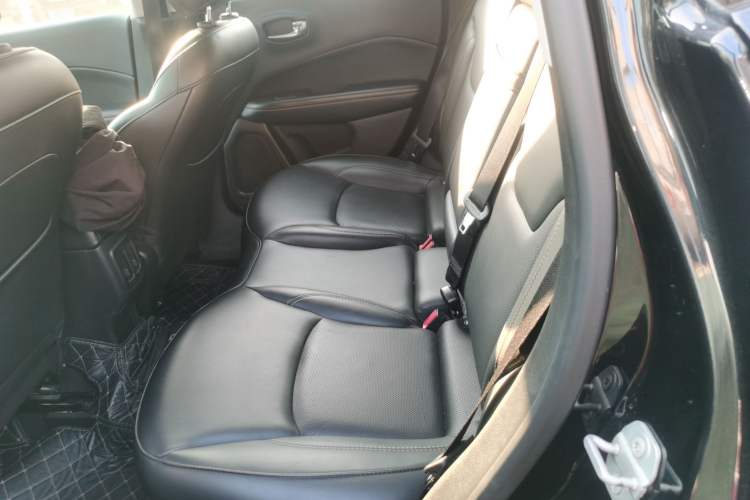 Used  Compass 2017 200T Automatic Family Edition
