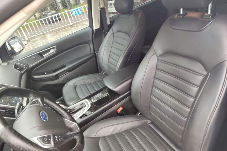 Used Ford Edge 2016 EcoBoost 245 Two-Wheel-Drive Platinum Edition 7-Seater
