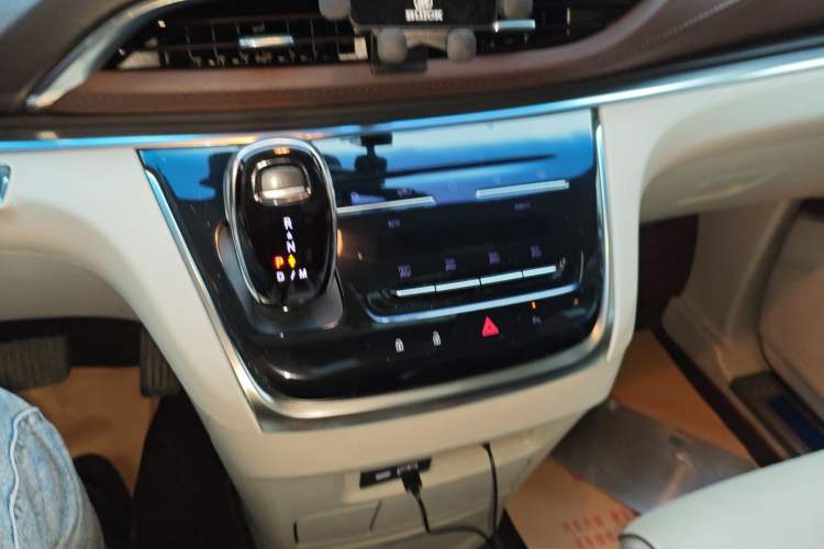 Used Buick GL8 2021 Land Cruiser Executive Class 652T Luxury Model
