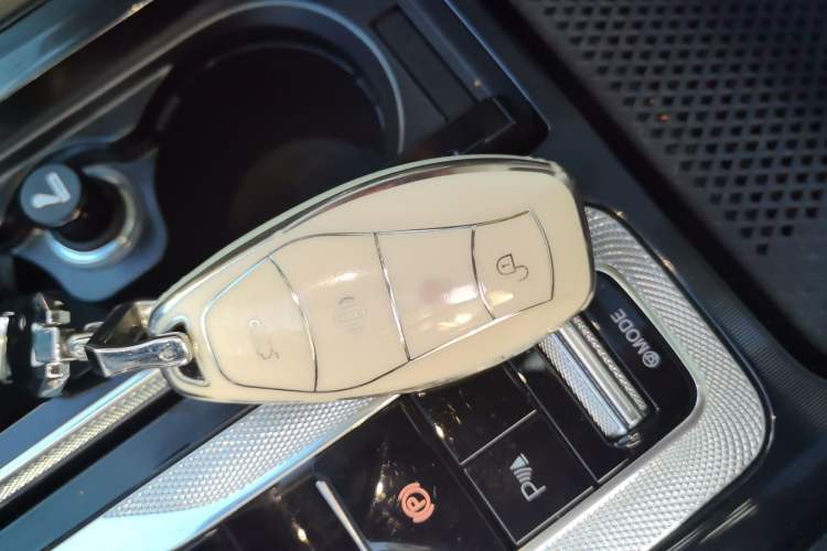 Used Hongqi H6 2023 2.0T Zhiyi Version