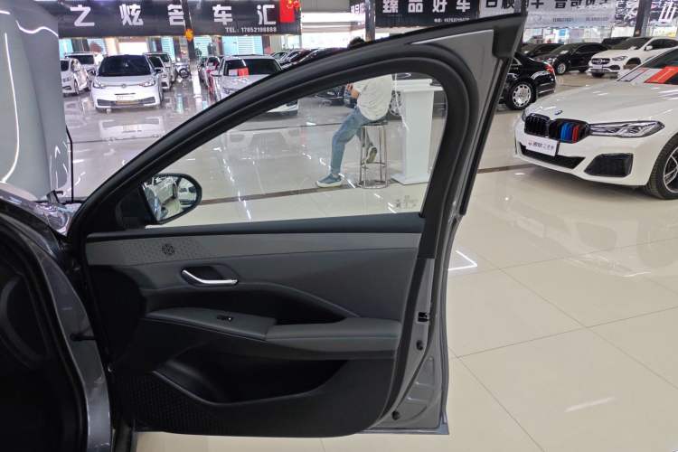 Used BYD Qin PLUS 2025 DM-i Smart Drive 55KM Leading Model
