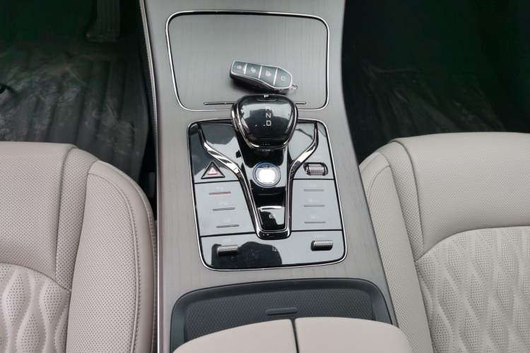 Used BYD Han 2024 EV Glory Edition 715KM Front-Wheel-Drive Flagship Model