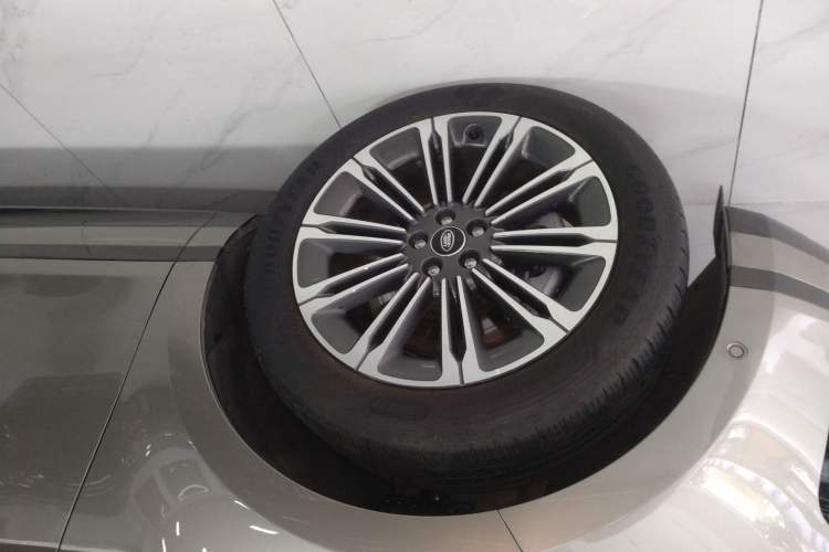 Used Land Rover Range Rover Evoque 2024 Aurora L 249 PS Glowing Limited Edition