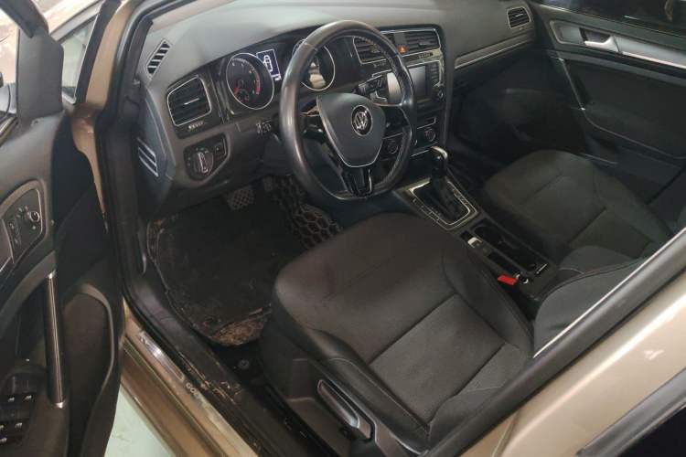 Used Volkswagen Golf 2017 230TSI Automatic Comfort Edition – Celebrating Milestone of One Million Units
