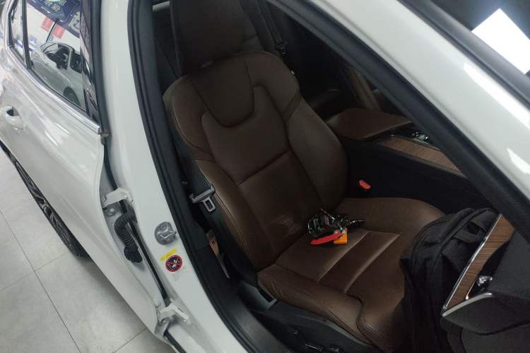 Used Volvo S60 2024 B4 Zhiyuan Luxury Edition
