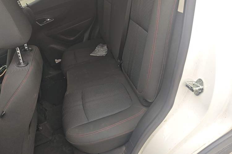 Used Buick Encore 2015 1.4T Automatic Two-Wheel Drive Urban Elite Version
