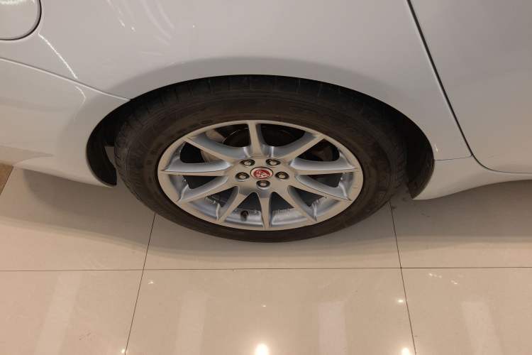 Used Jaguar XJ 2016 XJL 2.0T Two-Wheel-Drive Elegant Business Edition
