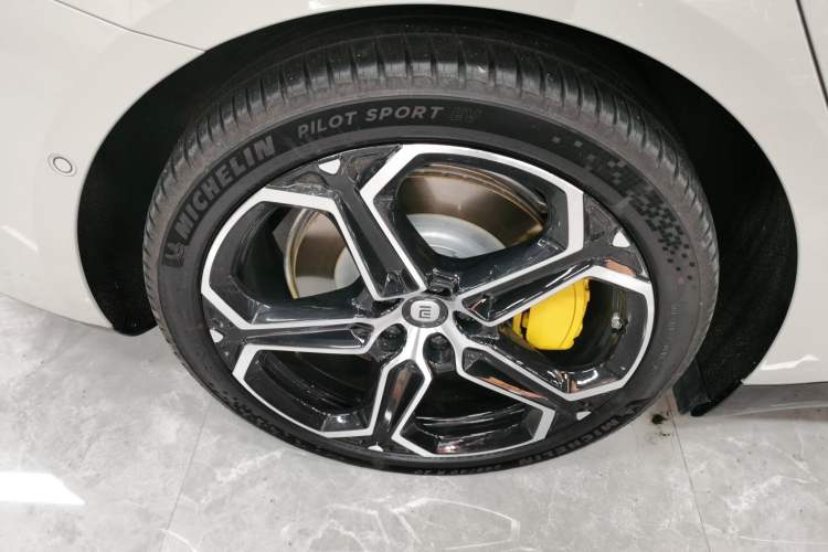 Used  SU7 2024 Rear-Drive Ultra-Long Range Advanced Pro-Level Intelligent Driving Version
