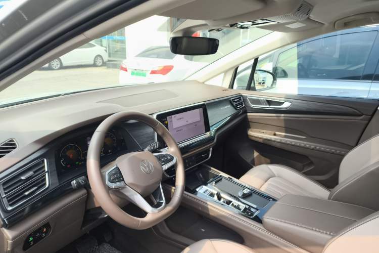 Used Volkswagen Viloran 2024 330TSI Luxury Edition
