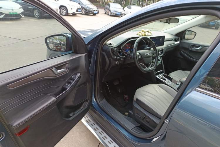 Used Ford Escape 2020 EcoBoost 245 Two-Wheel-Drive Comfort Edition
