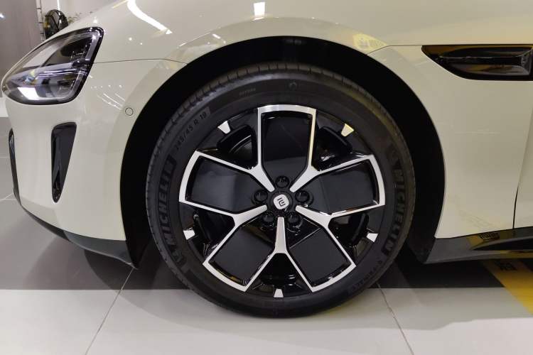 Used  SU7 2024 Rear-Drive Long-Range Intelligent Driving Version
