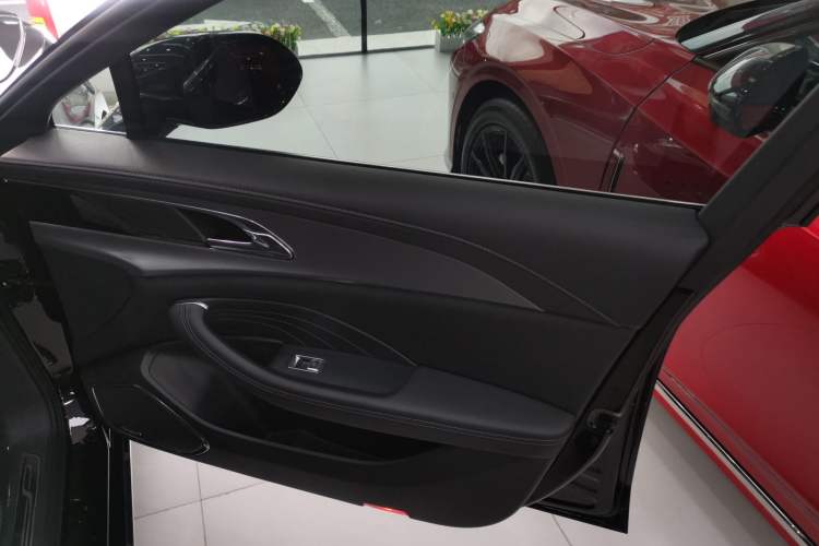 Used Hongqi H5 2023 2.0T Automatic Smart Connect Flagship Edition
