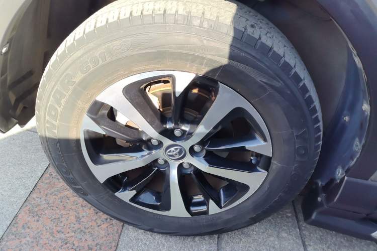 Used Toyota RAV4 2018 2.0L CVT Two-Wheel Drive Fashion X Edition
