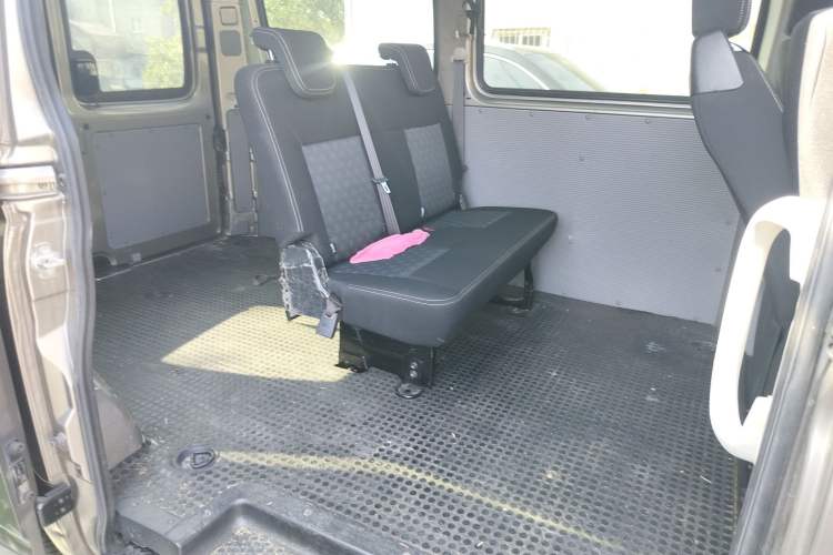 Used SAIC MAXUS Xintu V80 2021 2.0T PLUS AMT City Edition Short Wheelbase Ultra-Low Roof 5/6-Seater
