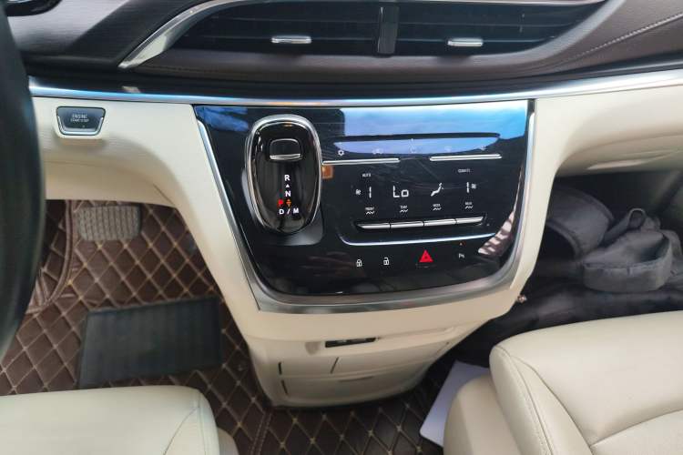 Used Buick GL8 2021 Land Cruiser Executive Class 652T Luxury Model