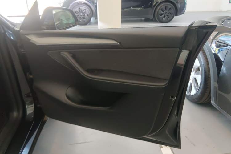 Used Tesla Model Y 2024 Rear-Wheel-Drive Version
