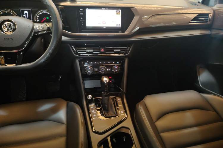 Used Volkswagen Tharu 2020 280TSI Two-Wheel Drive Luxury Edition China VI Standard
