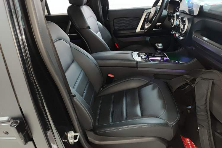 Used  BJ40 2023 2.0T Automatic Four-Wheel Drive Urban Hunter Edition Chivalrous Type
