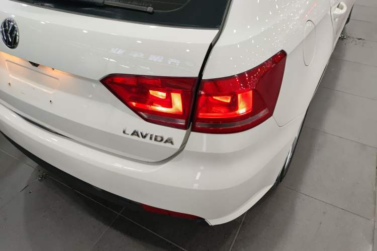 Used Volkswagen Gran Lavida 2013 1.6L Automatic Fashion Model
