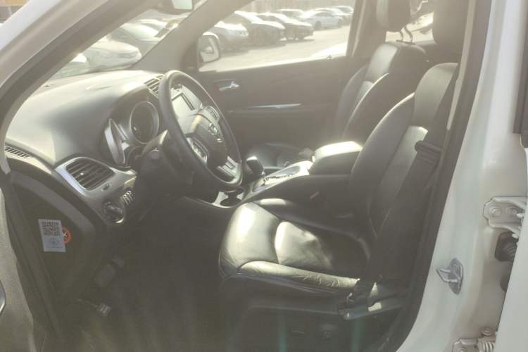 Used Dodge Journey 2013 2.4L Two-Wheel Drive Luxury Version
