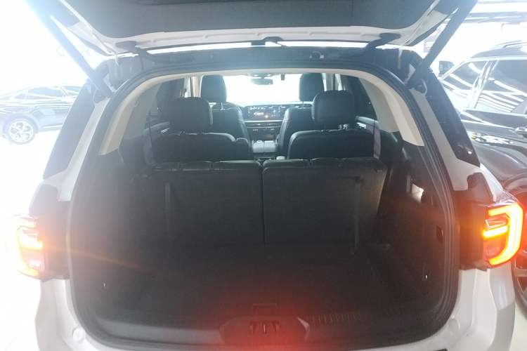 Used Ford Explorer 2023 EcoBoost 285 Four-Wheel Drive Titanium Edition 6 Seats