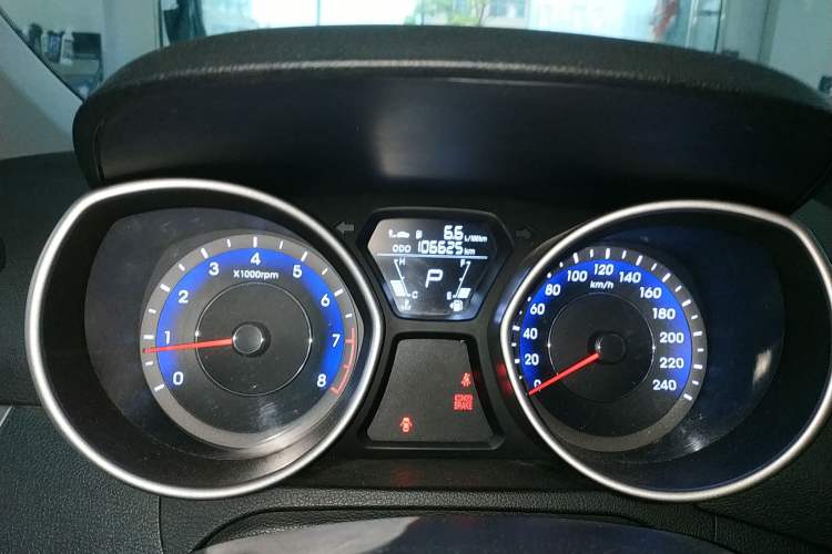 Used Hyundai Elantra 2015 1.6L Automatic Fashion Model
