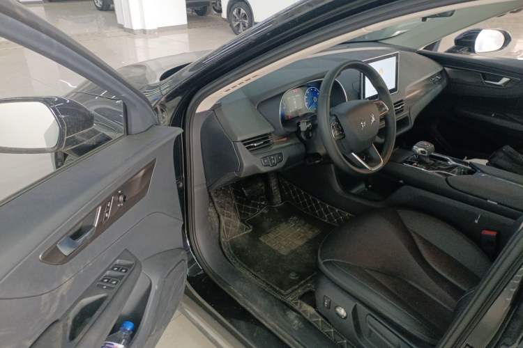 Used Hongqi E-QM5 2022 431 km Charge & Enjoy Edition
