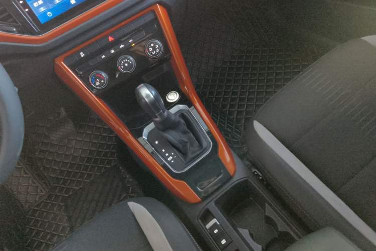 Used Volkswagen T-ROC 2018 230TSI DSG Two-Wheel Drive Advanced Version China V Standard