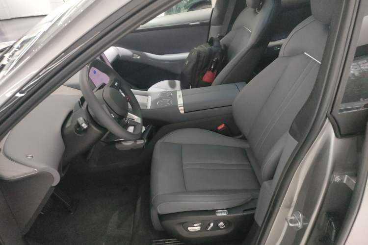 Used  YU7 2025 Ultra-Long Range High-Performance All-Wheel-Drive Max Edition