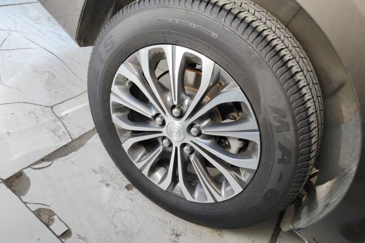 Used Buick GL8 2023 Facelifted Land Cruiser Executive Luxury Version
