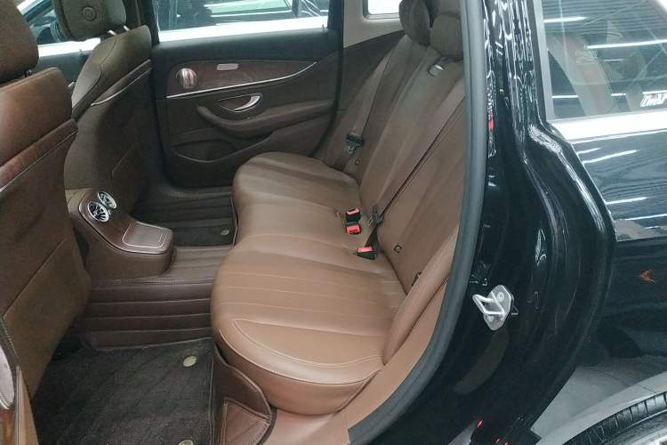 Used Mercedes-Benz E-Class 2022 Second Facelift E 300 L Fashion Edition
