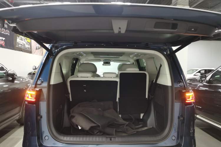 Used VOYAH Dream 2025 PHEV Four-Wheel-Drive Flagship Kunpeng Edition
