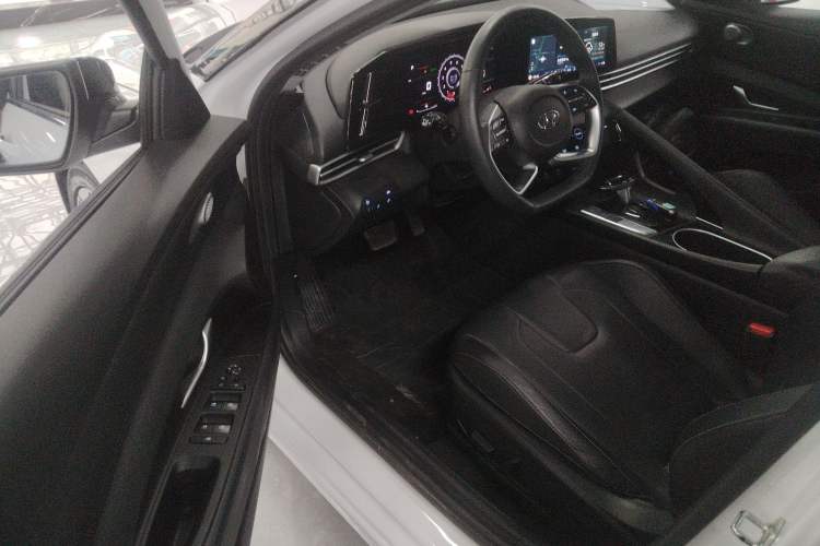 Used Hyundai Elantra 2022 1.5L CVT LUX Prestige Edition