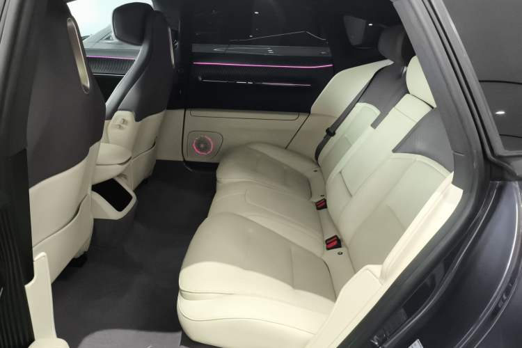 Used  12 2024 700 Three-Laser Rear-Wheel Drive Luxury Edition
