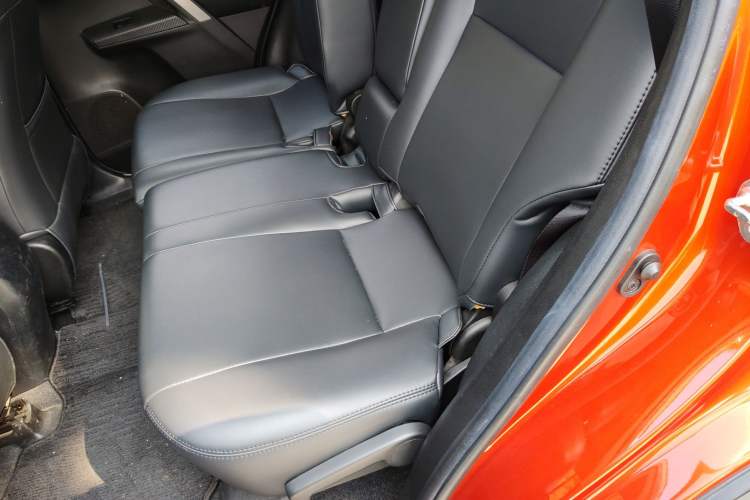 Used Toyota RAV4 2015 2.0L CVT Two-Wheel Drive Fashion Edition
