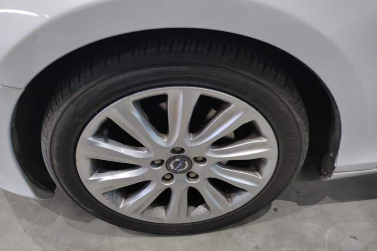 Used Volvo V40 2015 1.6T Zhiyi Edition
