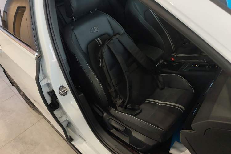 Used Volkswagen Golf 2023 Facelift 280TSI DSG R-Line Lite