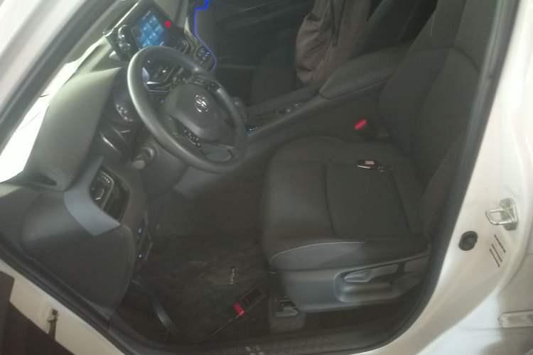 Used Toyota IZOA 2021 2.0L Enjoy Edition