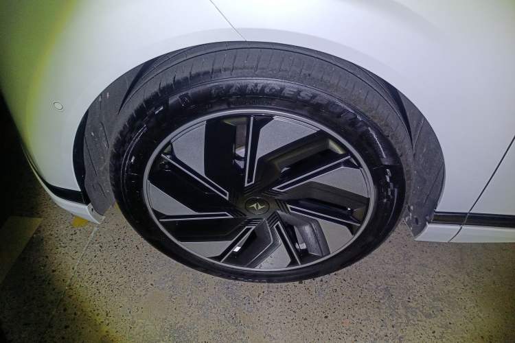 Used  eπ008 2024 210Max Range-Extended Version 6 Seats
