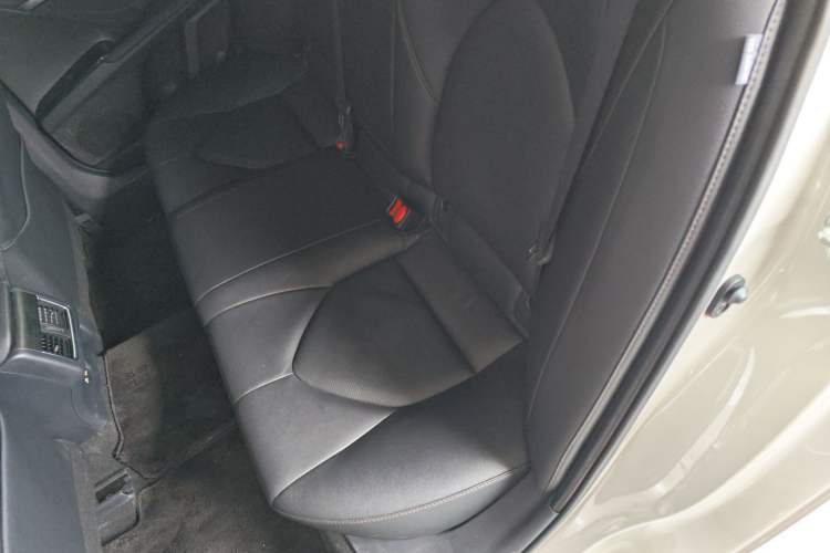 Used Toyota Camry 2021 2.0G Luxury Edition
